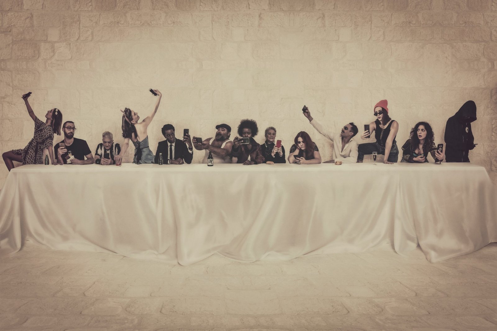 Let's eat together - Hinders by Idan Wizen.